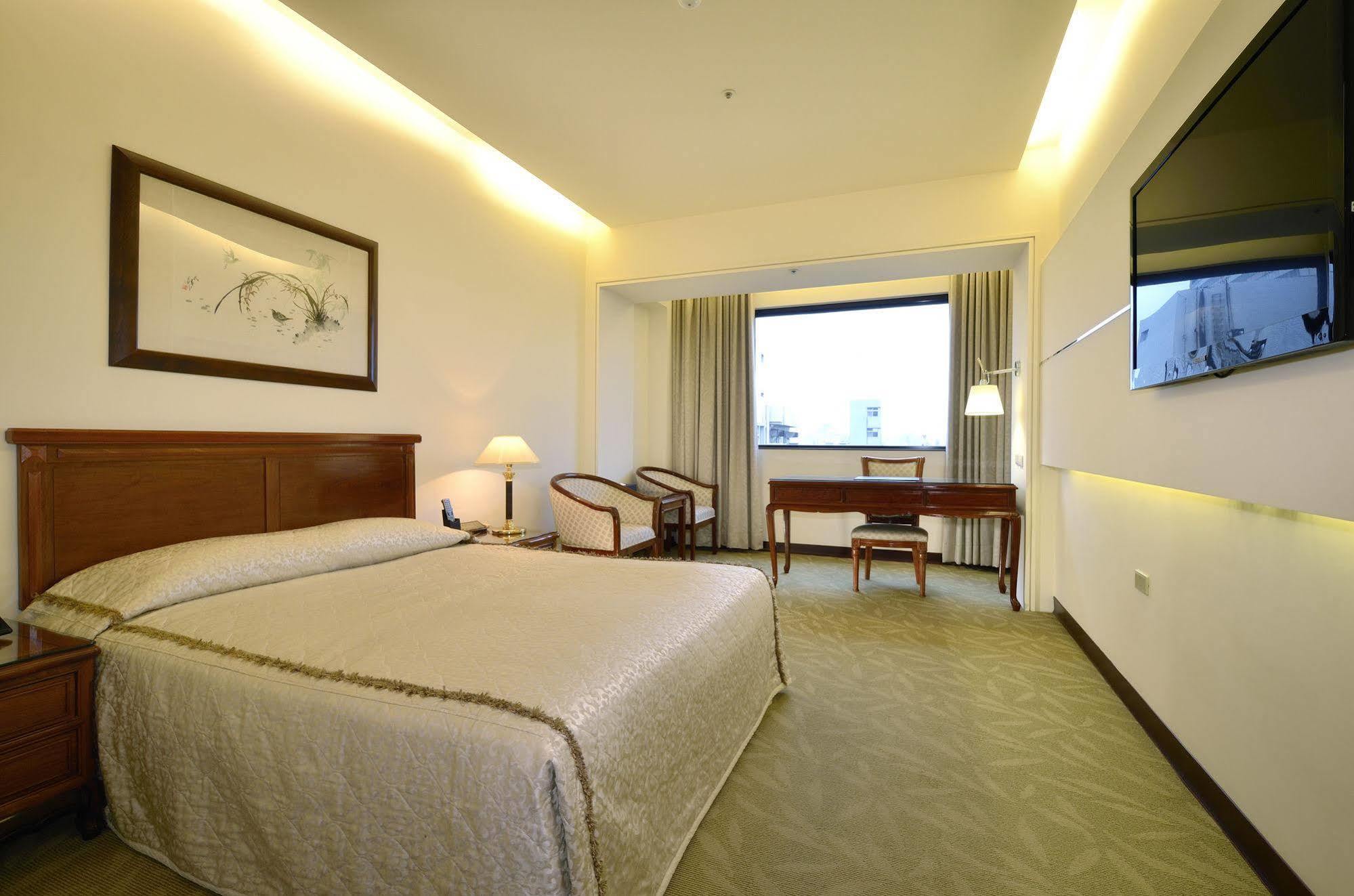 King'S Paradise Hotel Zhongli Exterior photo